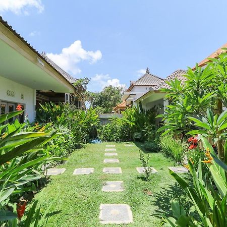 Karan Homestay Canggu Esterno foto