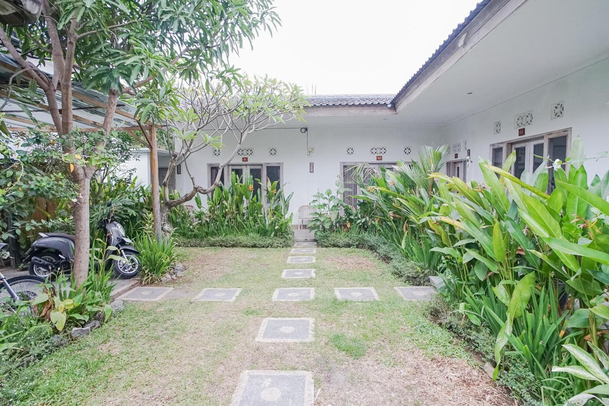 Karan Homestay Canggu Esterno foto